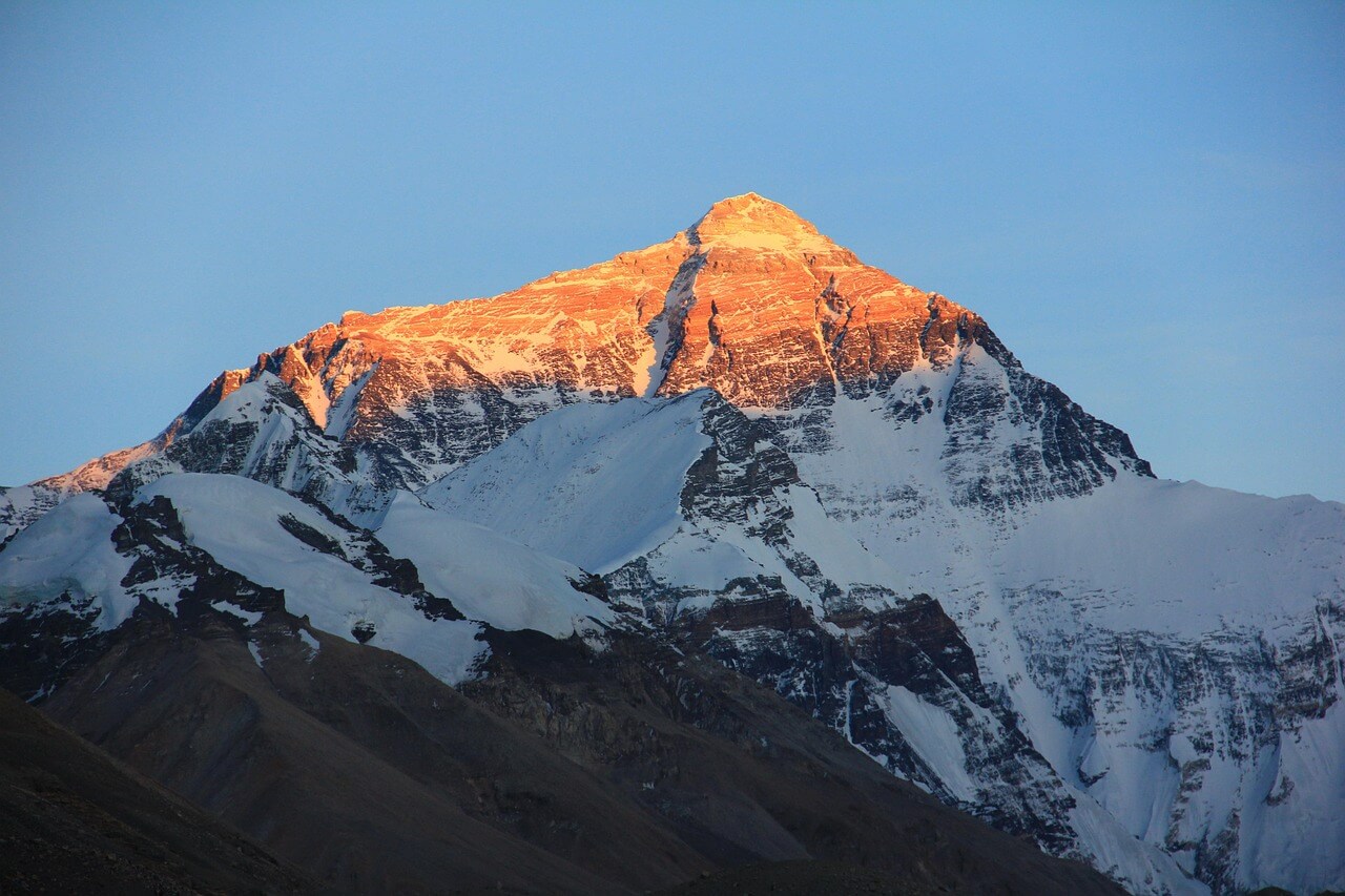 Sunrise over Everest Peak