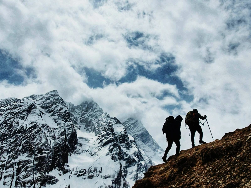 Is Manaslu a good first 8000m peak?